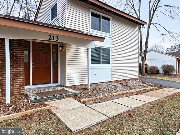 3rd image of 213 W Meadowland Ln