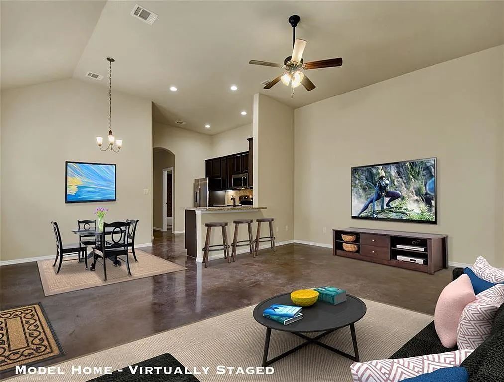 3 bed, 1372 sqft, $1,650 — Photo 1