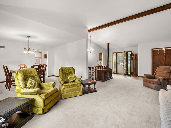 3rd image of 5878 Rose Cir