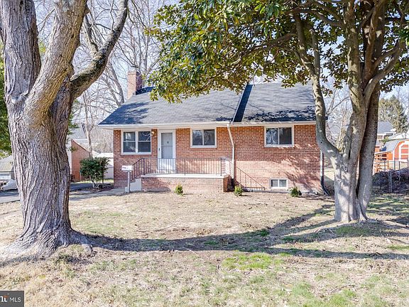 3rd image of 7032 Lee Park Ct