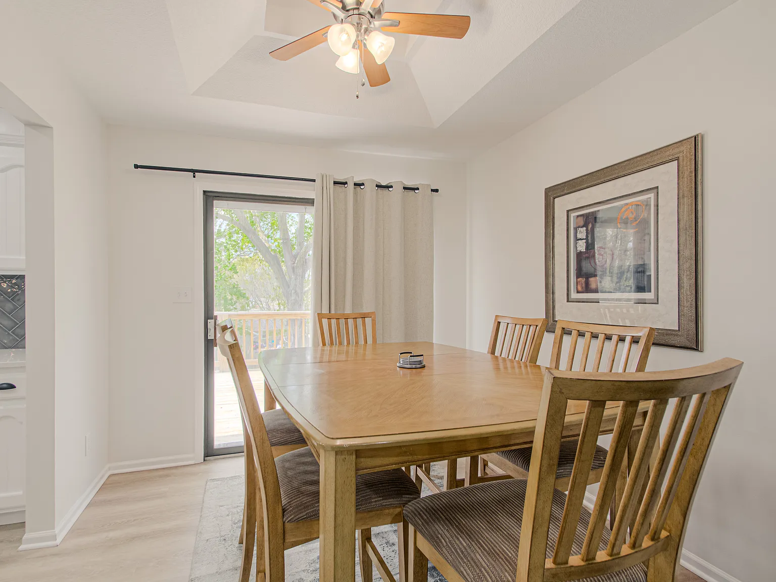 4 bed, 3.5 bath, 2400 sqft, $4,900 — Photo 4