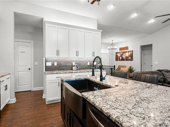 4th image of 75 Autumn Lake Dr