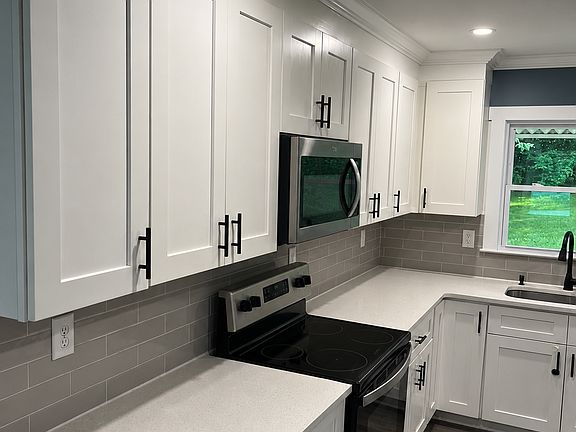 5th image of 2527 Dora Dr