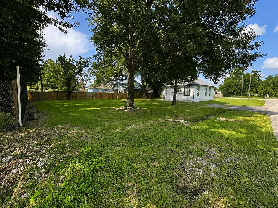 2nd image of 4298 Brandon St