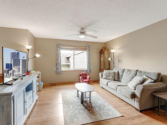 4th image of 334 Cari Park Ln