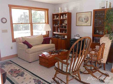 4th image of 27 Kingsley Ln