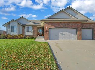 8825 N Hidden Ln, Valley Center, KS 67147