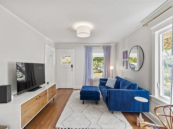 5th image of 6034 Kenwood Ave