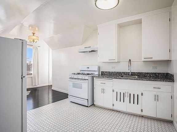 5th image of 2029 Central Ave Unit 5