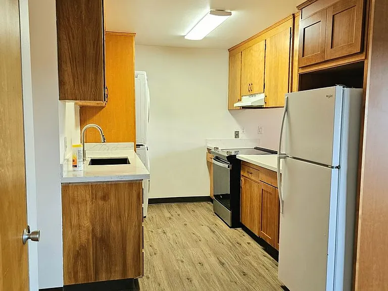 Z&Z: Patricia Building Auburn 98001 — Photo 5