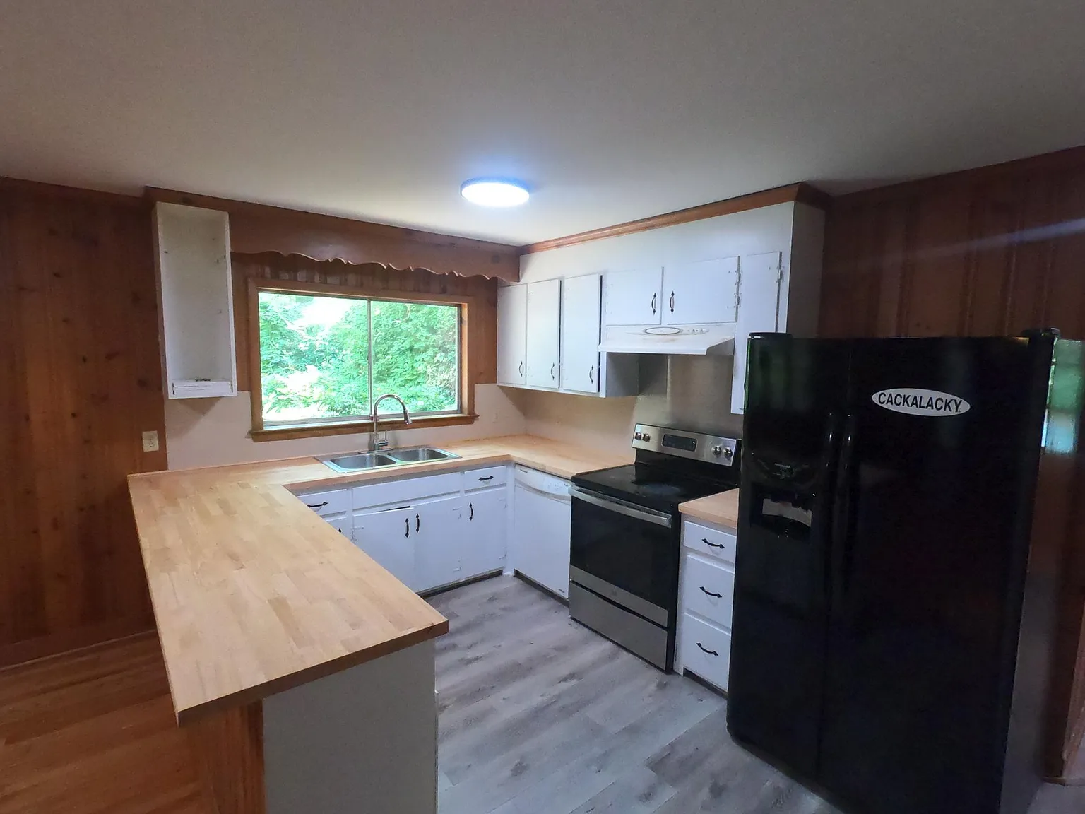 3 bed, 2268 sqft, $2,850 — Photo 4