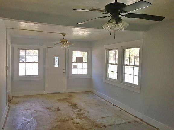 4th image of 1605 E University Ave