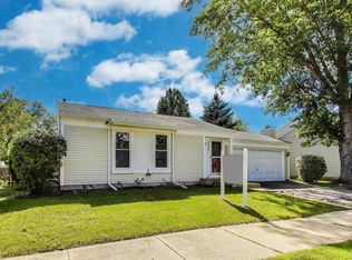 2695 Stoneybrook Ln, Aurora, IL 60502