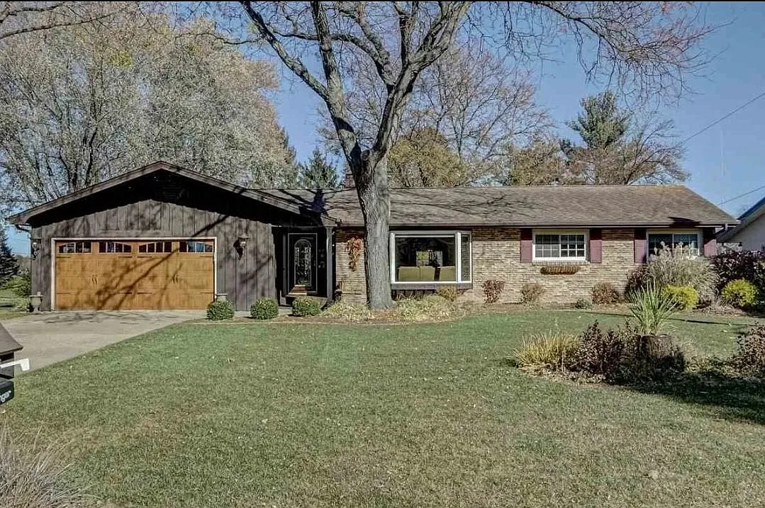 4 bed, 2328 sqft, $2,650 — Photo 1