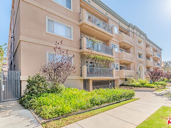 3rd image of 937 12th St APT 108