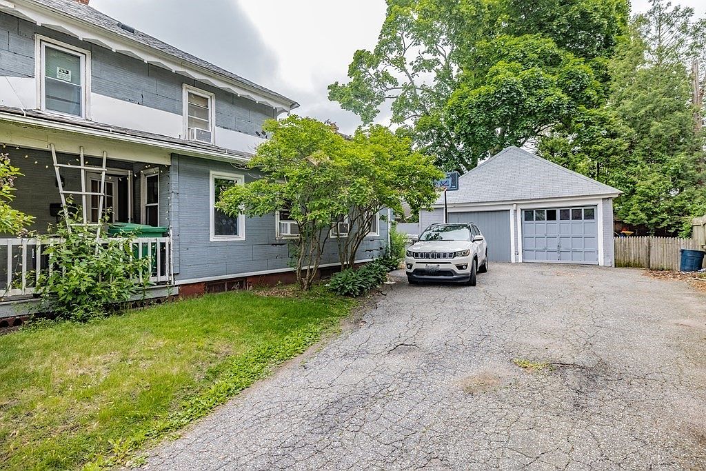 8 Maple St, Chicopee, MA 01020 Zillow