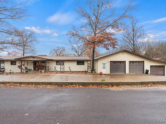 2nd image of 1641 Lake Shore Dr