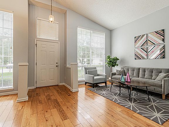 5th image of 820 Lapoma Way