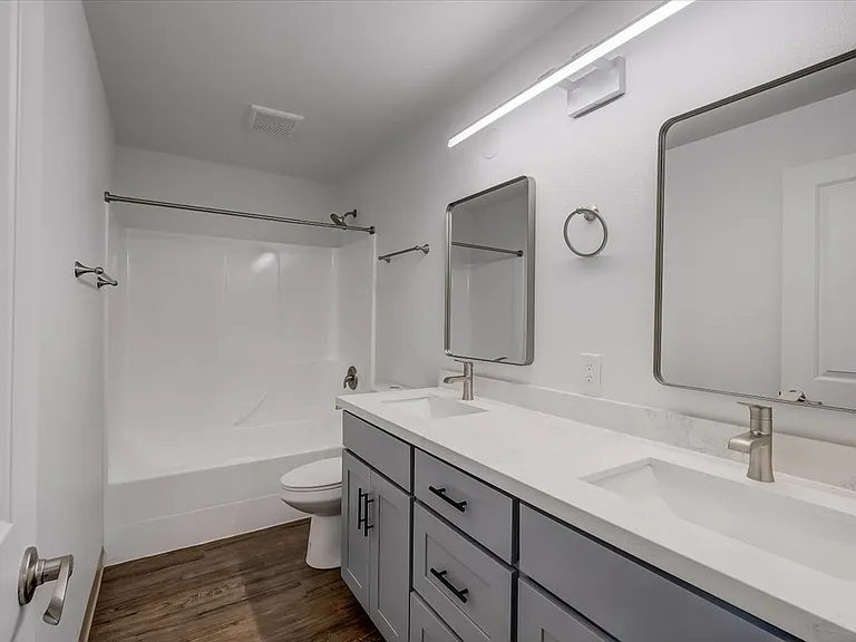 Overlook Terrace Apartments — Photo 9