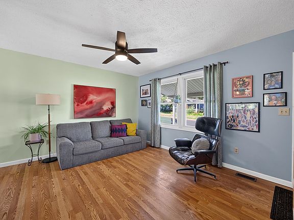 4th image of 1015 W 14th St