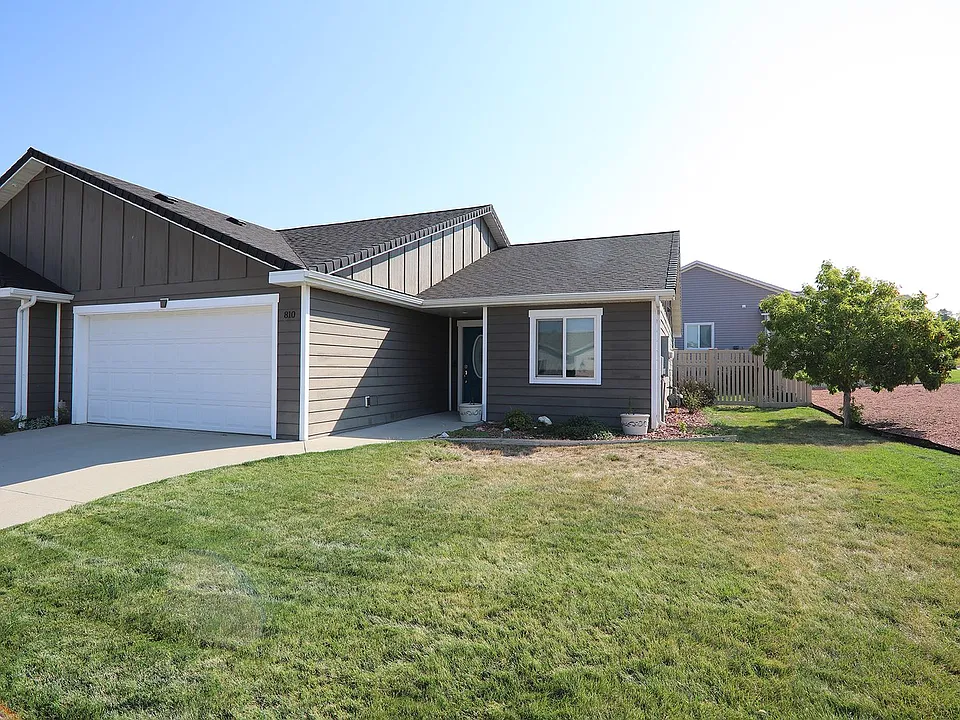 810 Pinyon Pl
