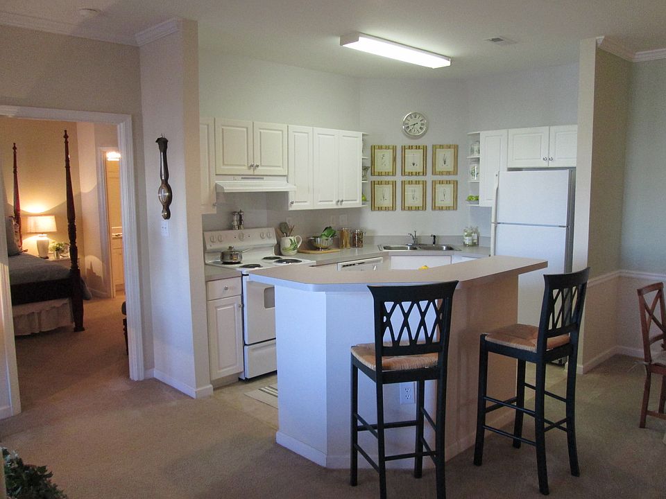 (Model) Kitchen with Breakfast Bar