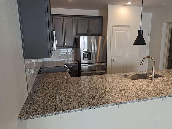 4th image of 313 Rodden Dr