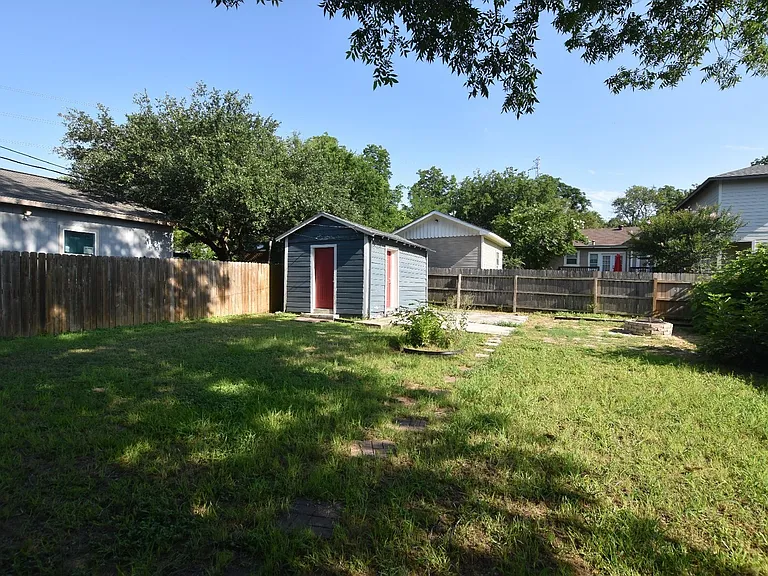 608 W Rosewood Ave — Photo 10
