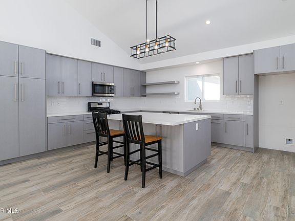 4th image of 297 Whiteside Pl #B