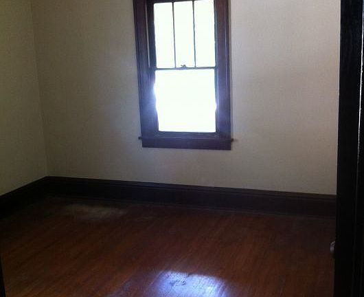 4th image of 621 10th Ave N