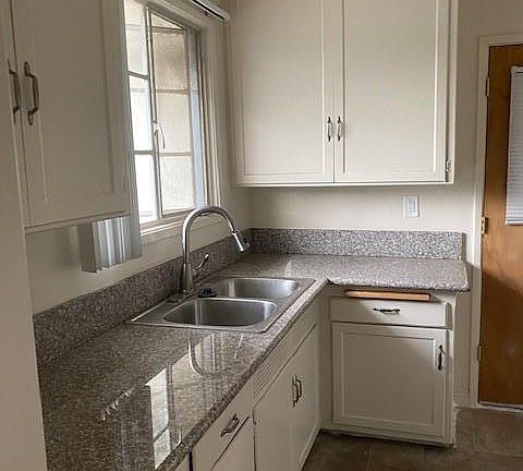 4th image of 4075 West Blvd