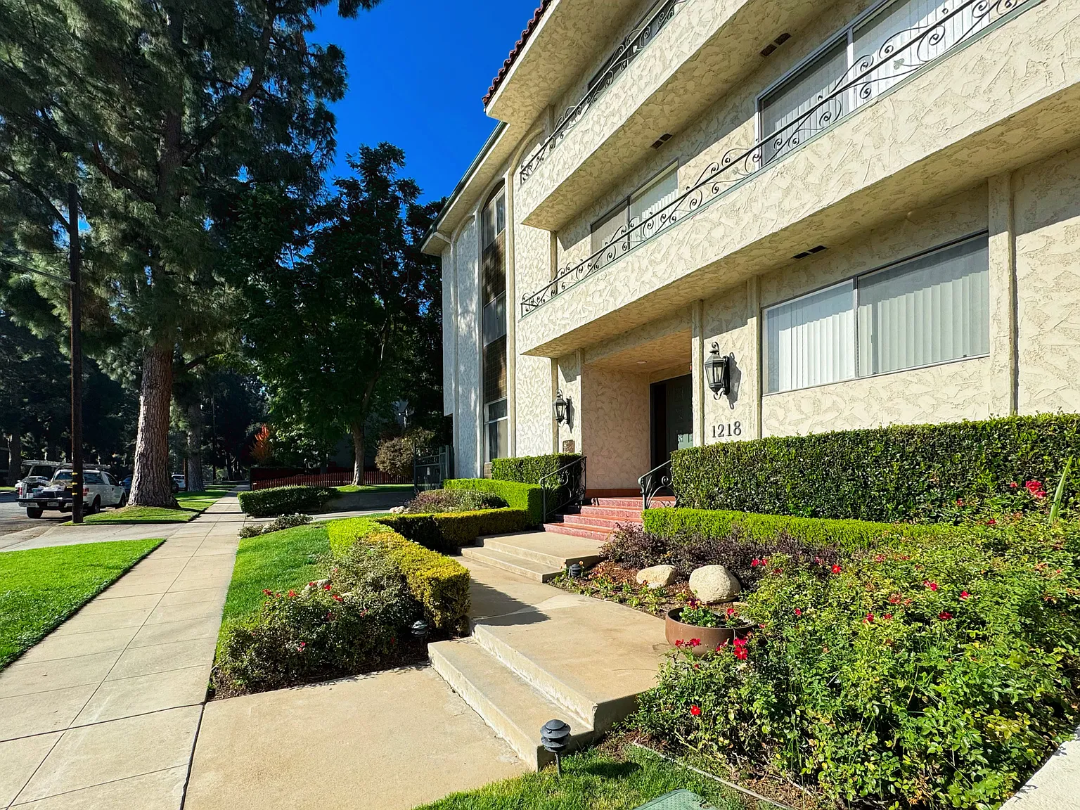 2 bed, 1150 sqft, $2,995 — Photo 2