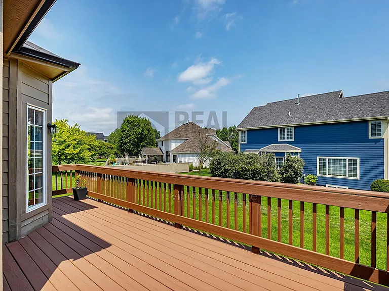 2305 NE Hanover Ct — Photo 35