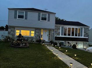 825 Rennard Cir, Philadelphia, PA 19116