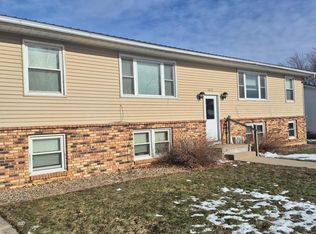 1612 2nd St SW, Independence, IA 50644