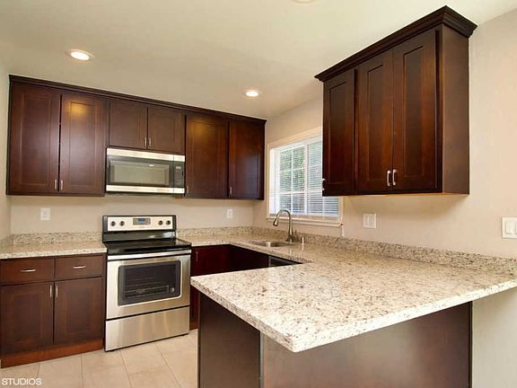 4th image of 1120 Sultana Dr
