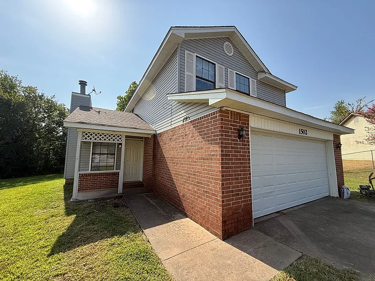 1502 Heather Ct — Photo 1