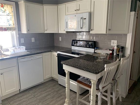 3rd image of 69 East Ave