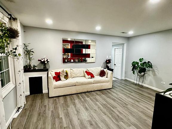5th image of 1736 Langley Rd