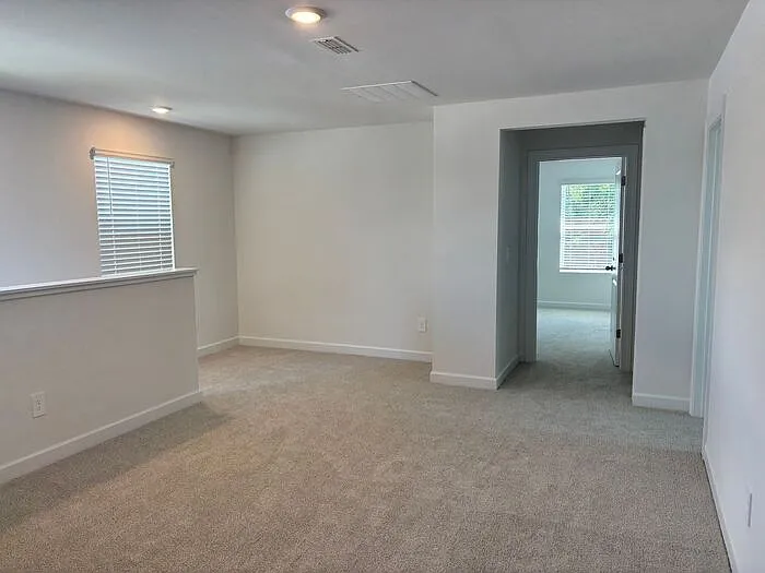 424 Luna Ln — Photo 13
