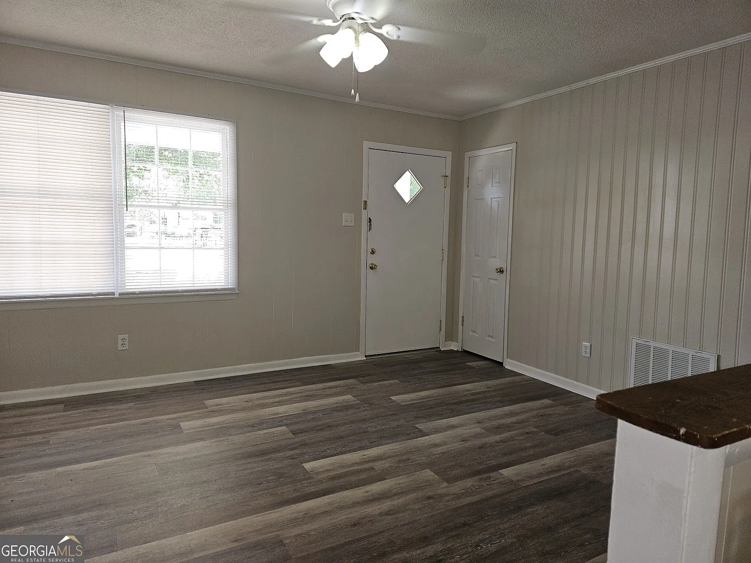 3 bed, 2.0 bath, 1092 sqft, $1,250 — Photo 4