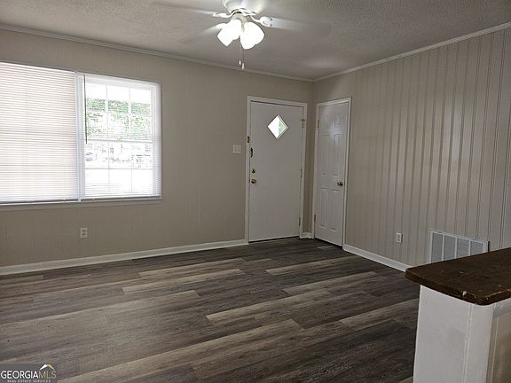 4th image of 347 Church St