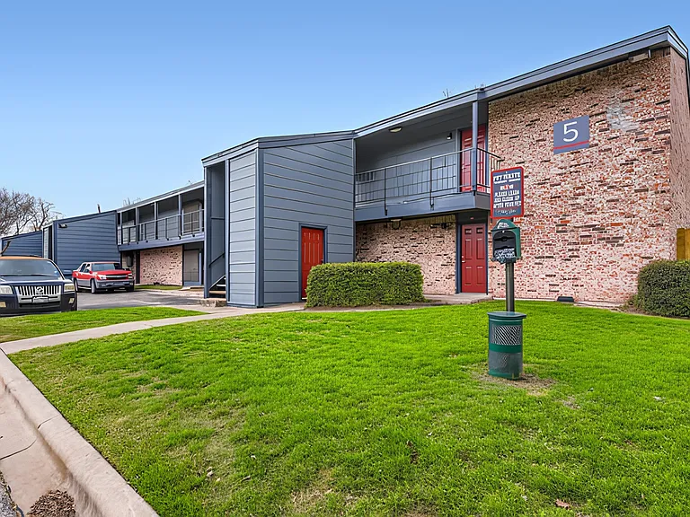 Hillside Place — Photo 16