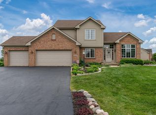 2923 Country Meadow Ln, Belvidere, IL 61008