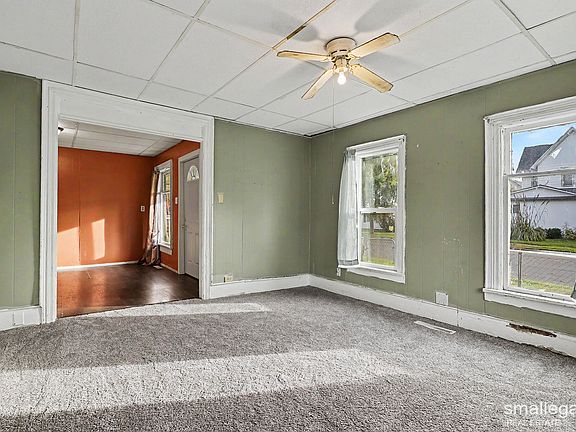 3rd image of 221 Maple St