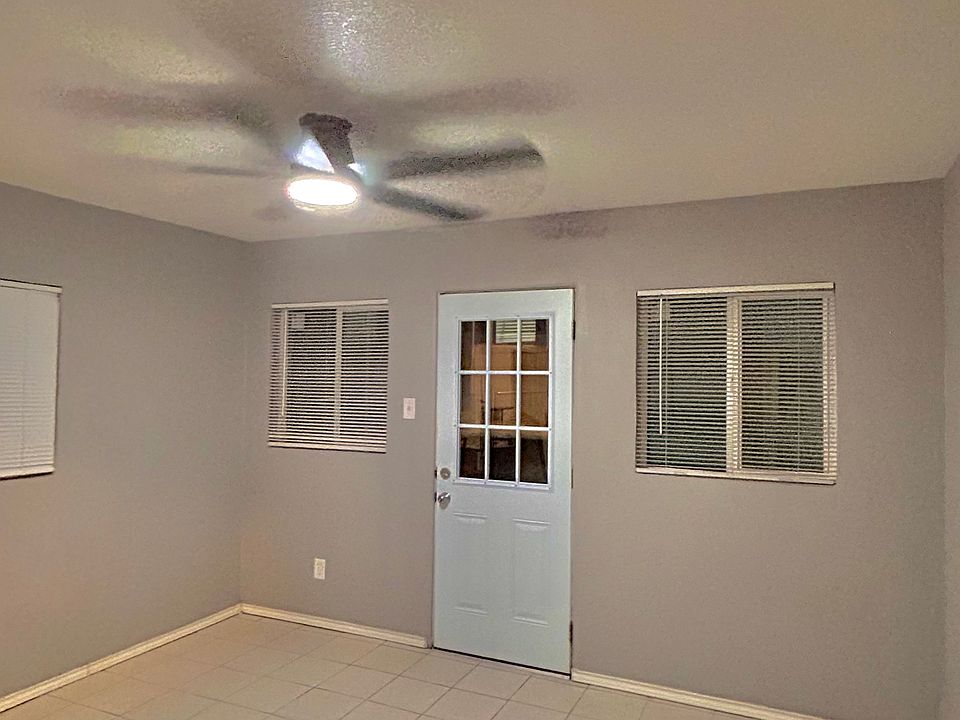 Living room pic 2