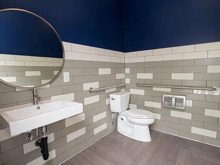 Woodcrest Apartments — Photo 15