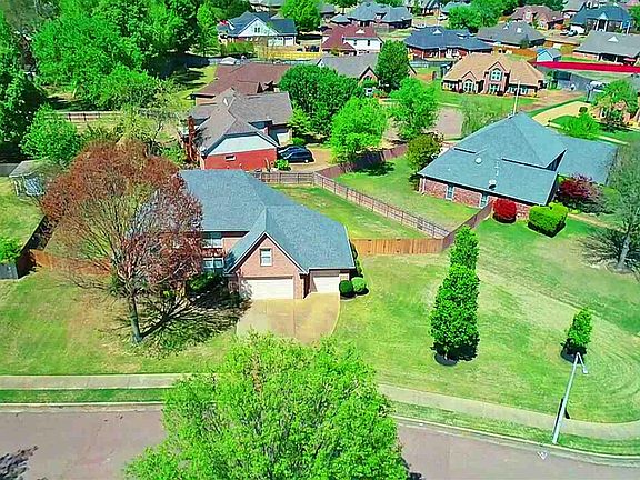 3rd image of 590 Bradford Trace Dr