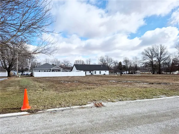 1214 S Prairie St, Robinson, IL 62454