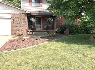 812 Brentwood Dr, Belpre, OH 45714